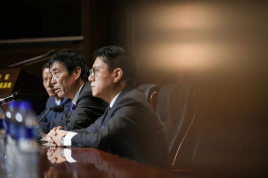 成人午夜在线视频